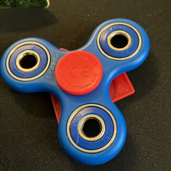 Superman Fidget Spinner NIB - Picture 3 of 3